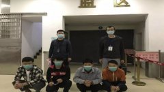 4男子买400部手机养抖音号被抓